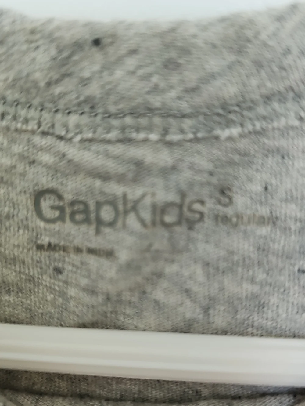 GAP Grey Logo Tee w/ Dark Charcoal Sleeves Boys Sz Small